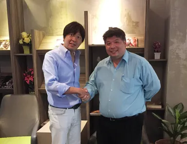 左) ブレイク・フィールド社　井田　右) PORTALASIA社　Chaiyapon Tundhiphurinidtr