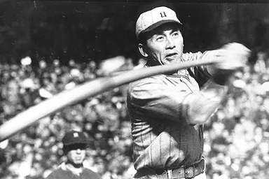 ＜「物干し竿」と呼ばれた長尺のバットを振る藤村 富美男選手＞