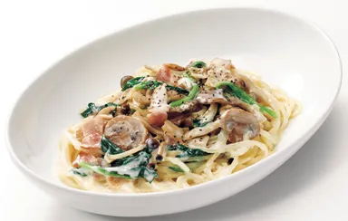 きのこパスタ　きのことベーコンのクリーム