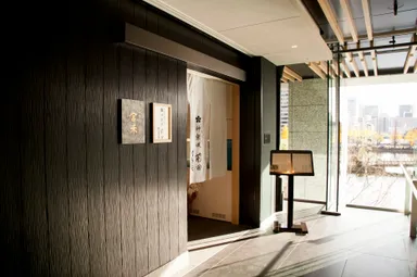 ビルの中にありながら趣のあるエントランス