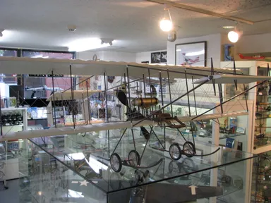 アンリ・ファルマン模型飛行機　前