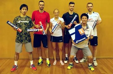 シャトルを持ったバボラ契約選手たち