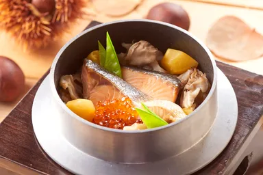 秋の五目釜炊きご飯 990円（税抜）