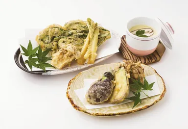 きのこと江戸東京野菜の天ぷら盛り合わせ　茶碗蒸し付き