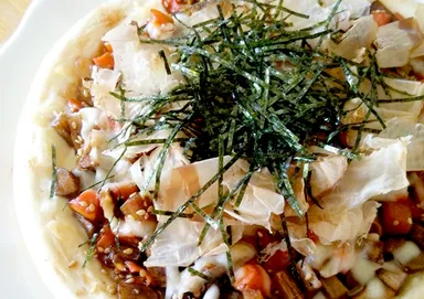 《青森の根菜パワー！とろーりチーズと甘辛きんぴらの和風ピザ》 (青森県)