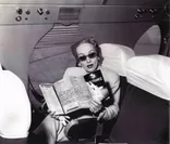 1955年　マレーネ・ディートリッヒ　オルリー空港のエールフランス機内にて