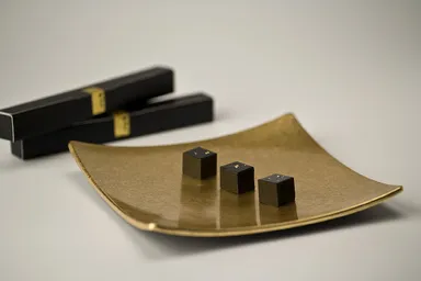 すり胡麻入り羊羹・漆黒