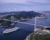 女神大橋(長崎)と飛鳥II