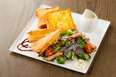 フレンチトースト＆シーザーサラダ　税込1,180円