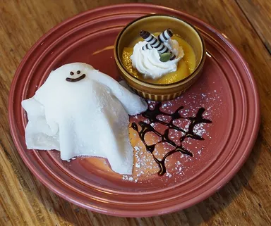 ふわもちオバケのHalloweenケーキ　税込680円(渋谷店のみ　税込490円)