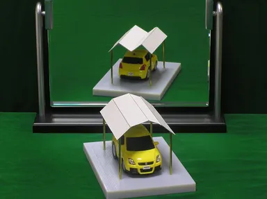 鏡に映すと形が変わる「変身立体」