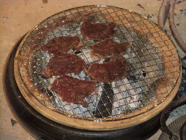 鹿肉の漬け込み炭火焼き