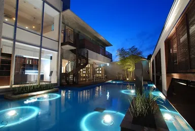 中庭（プール）