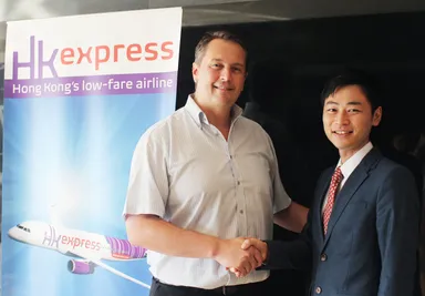 香港エクスプレス航空CEO Andrew Cowen氏とホープウィル マーケティング＆サービス 代表 伊藤 毅
