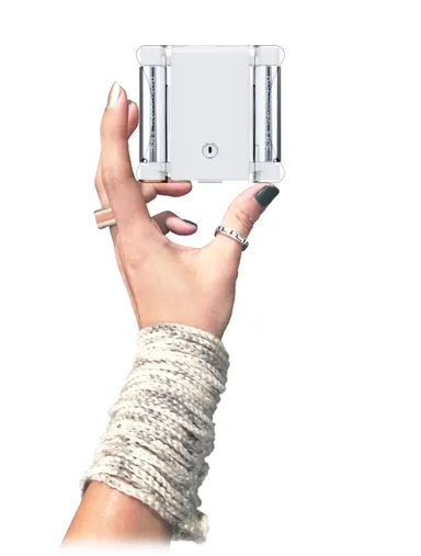 356日手放せない。小さく美しい充電器