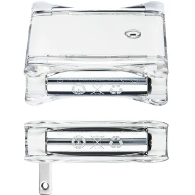 透明と白を基調にしたシンプルなデザイン