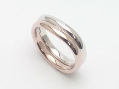 入籍指輪と結婚指輪の重ね付け例