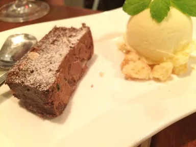 本日のショコラ(ジャンドゥイオッテイ風チョコレートのテリーヌ)