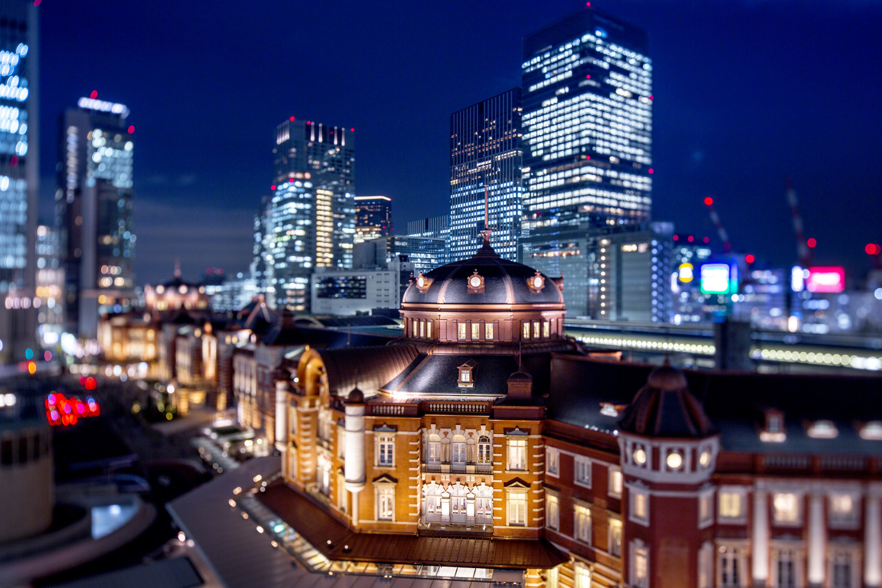 東京ステーションホテル開業100周年記念日に 東京駅丸の内駅舎の南北ドーム屋根が特別ライトアップ 11月2日 月 実施 東京 ステーションホテルのプレスリリース