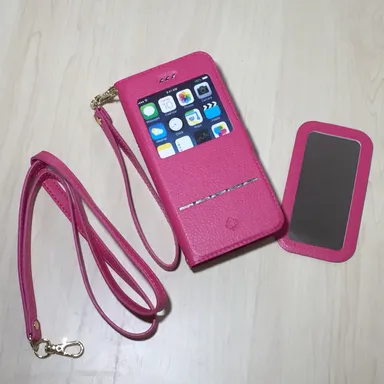 セット内容(本体ケース、ストラップ2本、カードミラー)