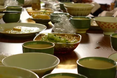 杉の娘の料理が並んだ食卓