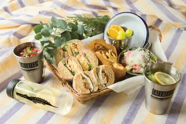 ピクニックカフェ〔イート・イート・イート〕