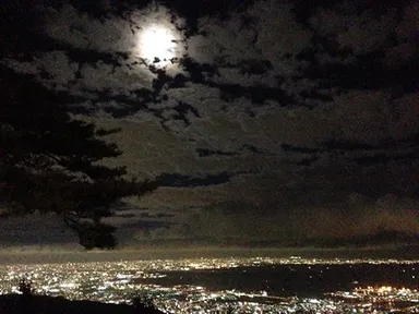 天覧台からの月と夜景