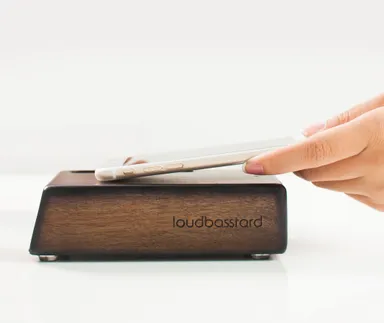 置くだけで接続できる「Hybrid」