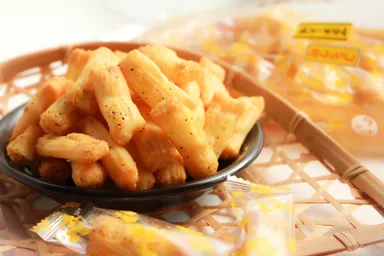 コショウ付マヨネーズおかき　イメージ