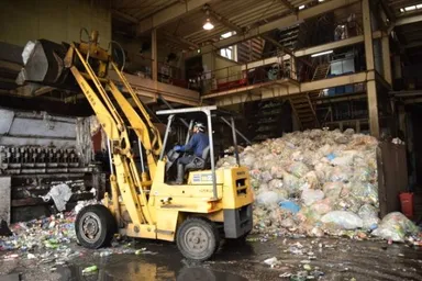 新垣商店 業務風景