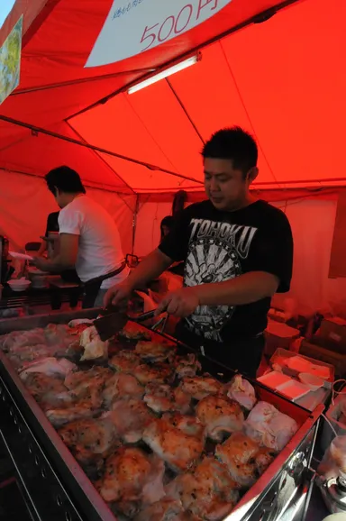 現地の味が楽しめる毎年大人気の飲食店ブース