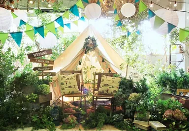 『森のキャンプウェディング』高砂イメージ