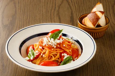 プラムトマトのカプリ風パスタ