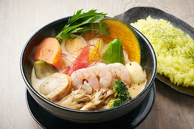 プリプリ海老とホタテの野菜スープカレー