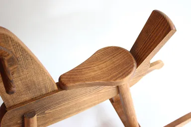 安定して座れる形の座面