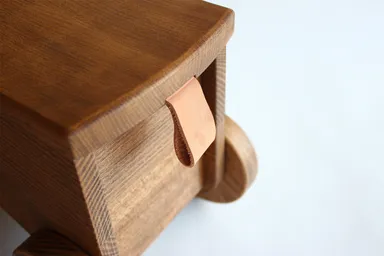 尻尾はフタの開閉つまみ