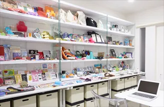 文房具から生活雑貨までカテゴリー別に展示