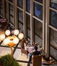 窓際のカップルシート