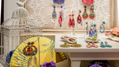 イヤリング髪飾りなどのアクセサリー