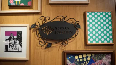 ディスプレイもフラメンコにまつわる絵画など