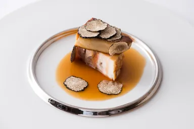 鹿児島・霧島の大作さんが育てた黒さつま鶏