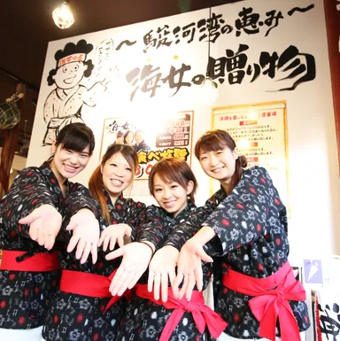 海女ちゃんがお出迎え