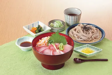 お昼の寒ぶり丼と麺