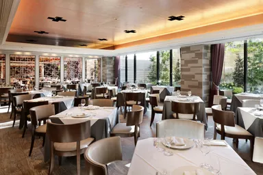 レストランにてお食事