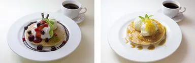 (1)ベリー＆ショコラホットケーキ ～バニラアイス添え～ ／ (2)ゆず蜜ホットケーキ ～バニラアイス添え～