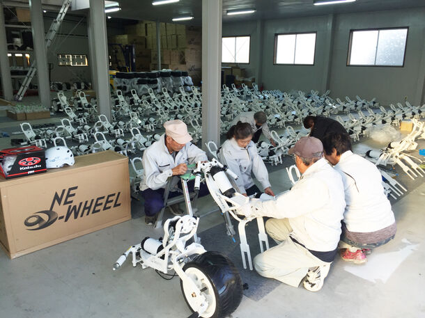 電動一輪車 ONEWHEEL i-1 シルバー人材活躍 組立作業1