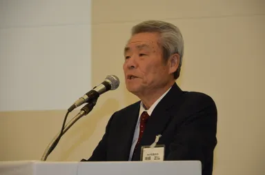 講演するコマツの坂根相談役