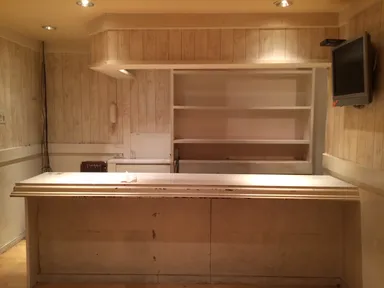 店舗内観・準備中(カウンター)