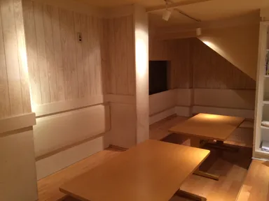 店舗内観・準備中(テーブル)