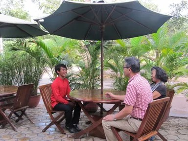 若いスタッフとの面談風景